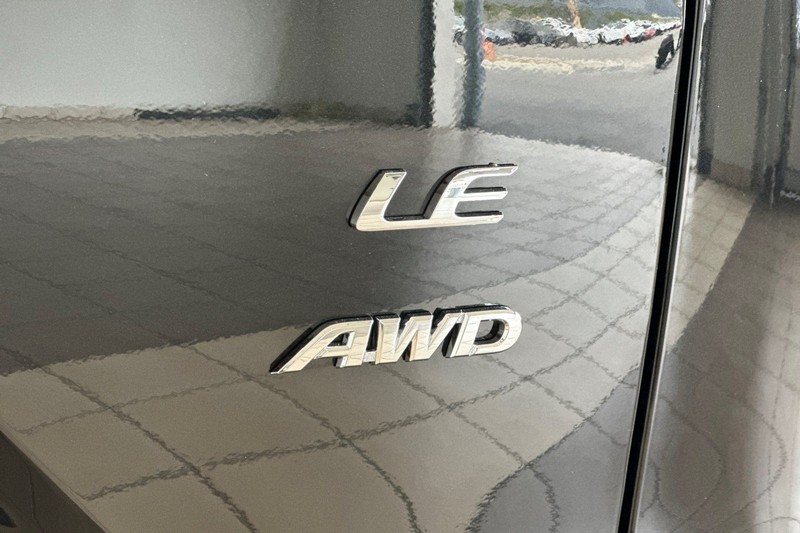 Toyota Corolla Cross Vehicle Full-screen Gallery Image 27