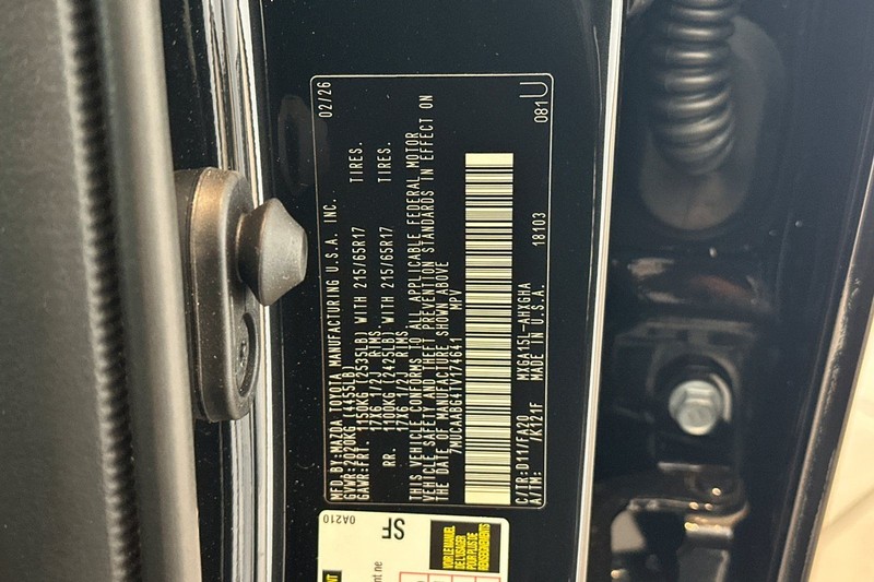 Toyota Corolla Cross Vehicle Full-screen Gallery Image 28