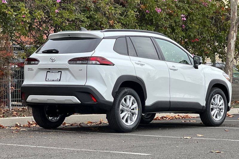 Toyota Corolla Cross Vehicle Full-screen Gallery Image 05