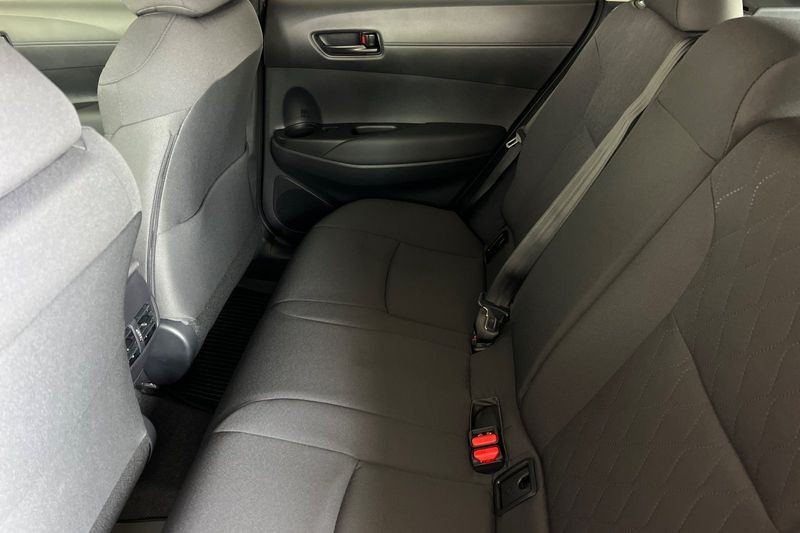 Toyota Corolla Cross Vehicle Full-screen Gallery Image 09