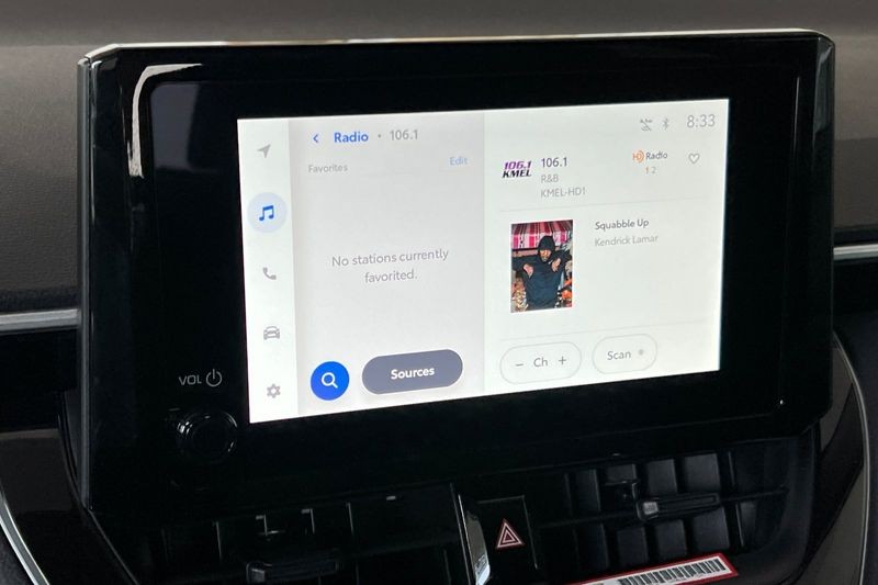 Toyota Corolla Cross Vehicle Full-screen Gallery Image 15