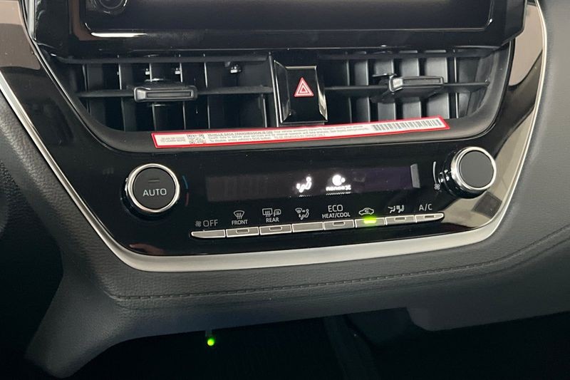 Toyota Corolla Cross Vehicle Full-screen Gallery Image 17