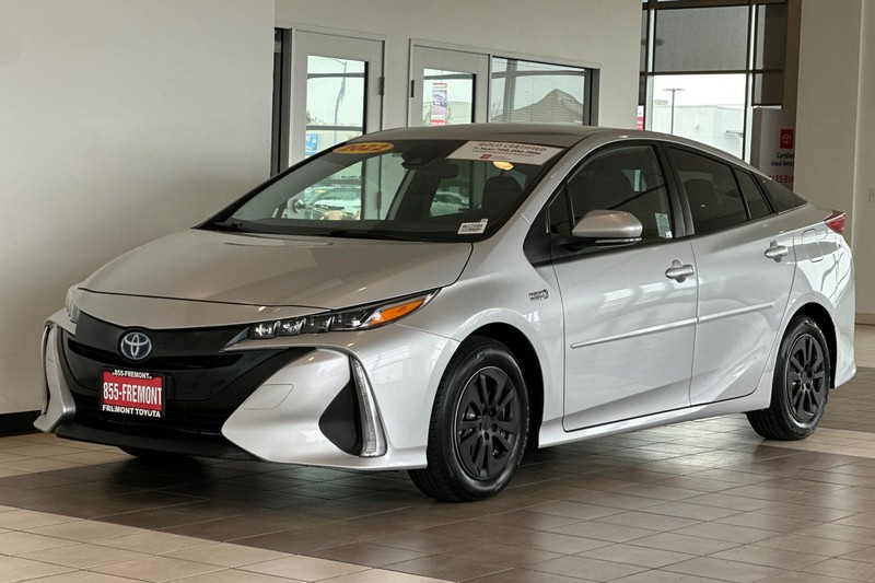 Toyota Prius Prime Vehicle Full-screen Gallery Image 08