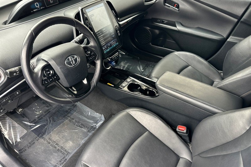 Toyota Prius Prime Vehicle Full-screen Gallery Image 10