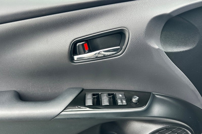 Toyota Prius Prime Vehicle Full-screen Gallery Image 11