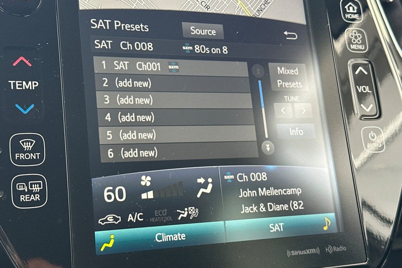 Toyota Prius Prime Vehicle Full-screen Gallery Image 18