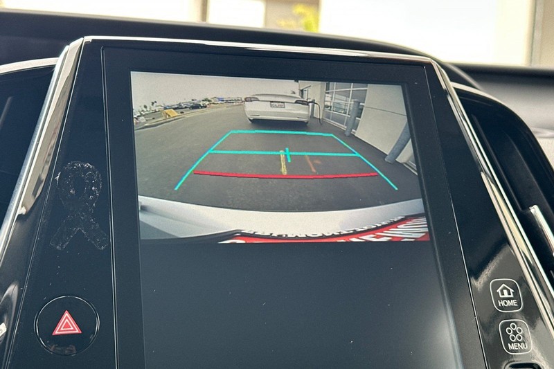 Toyota Prius Prime Vehicle Full-screen Gallery Image 20