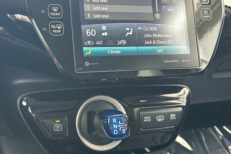 Toyota Prius Prime Vehicle Full-screen Gallery Image 21