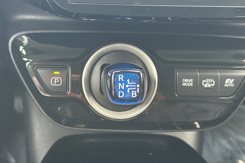 Toyota Prius Prime Vehicle Full-screen Gallery Image 22