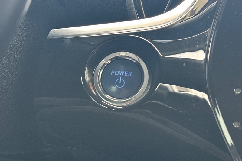 Toyota Prius Prime Vehicle Full-screen Gallery Image 23