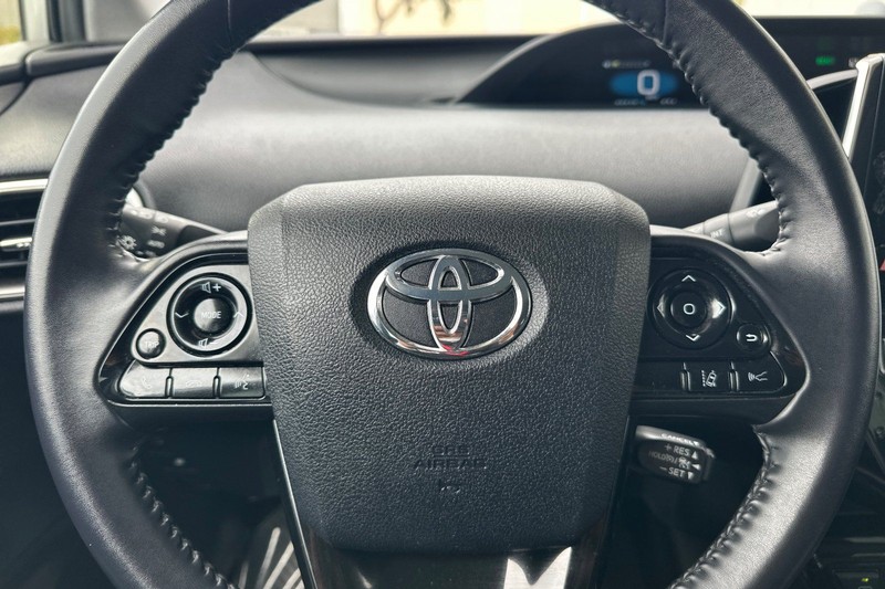 Toyota Prius Prime Vehicle Full-screen Gallery Image 24