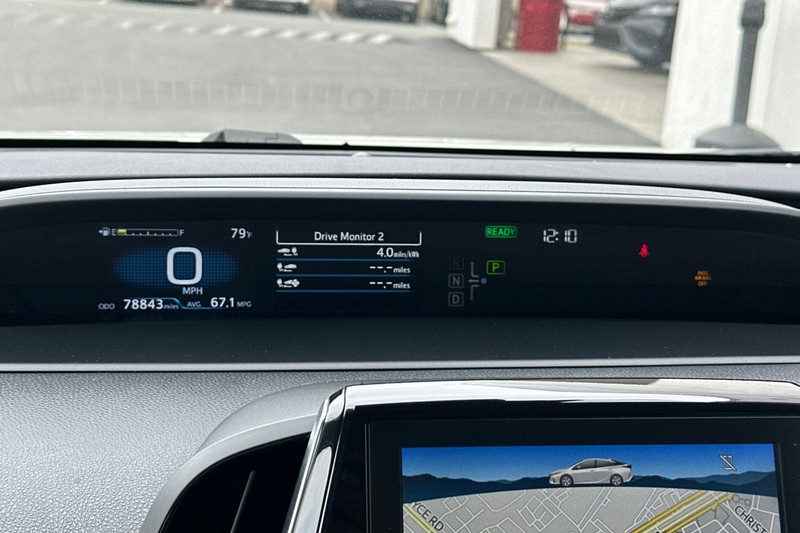 Toyota Prius Prime Vehicle Full-screen Gallery Image 25