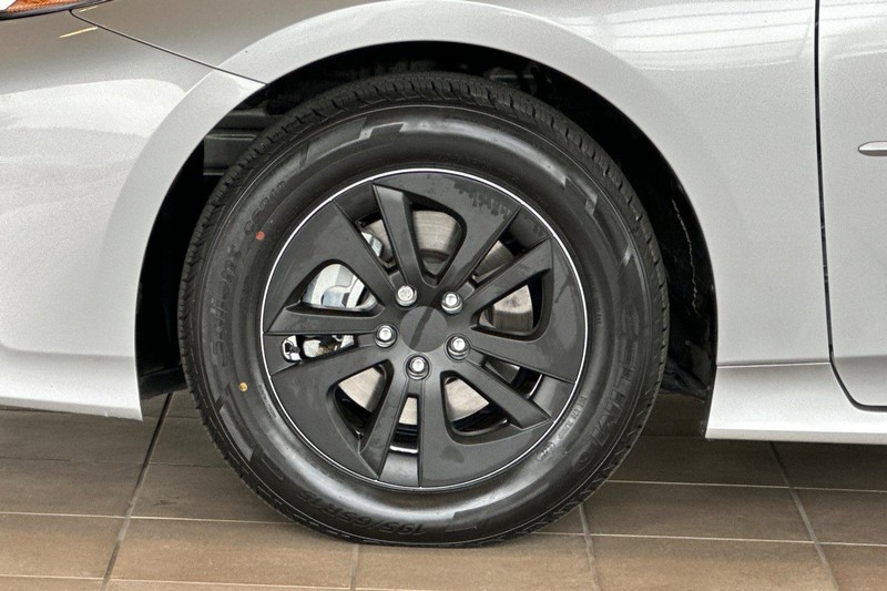 Toyota Prius Prime Vehicle Full-screen Gallery Image 27