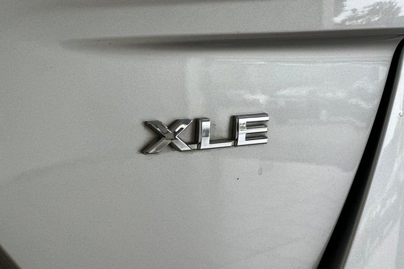 Toyota Prius Prime Vehicle Full-screen Gallery Image 28