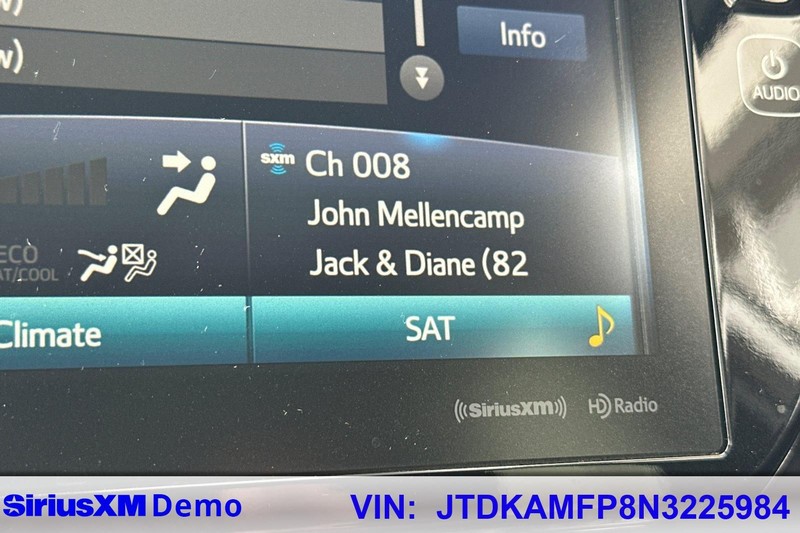 Toyota Prius Prime Vehicle Full-screen Gallery Image 29