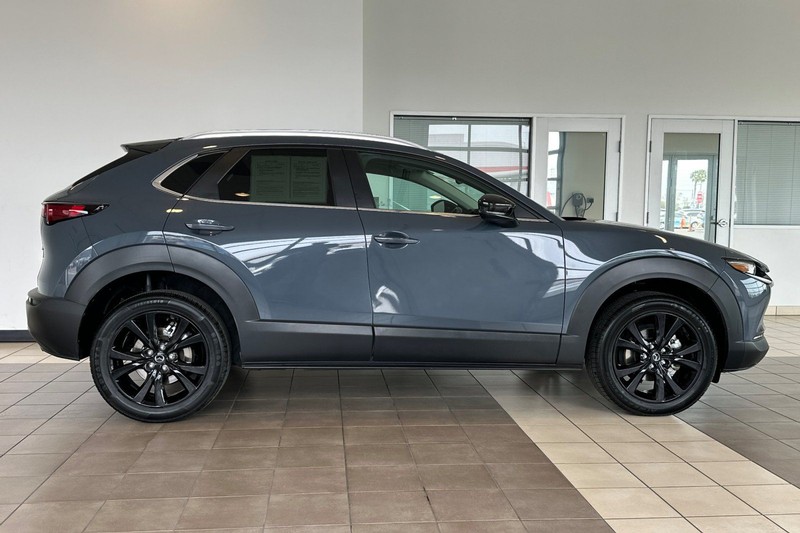 Mazda CX-30 Vehicle Full-screen Gallery Image 03