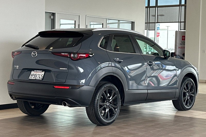 Mazda CX-30 Vehicle Full-screen Gallery Image 04