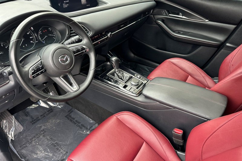 Mazda CX-30 Vehicle Full-screen Gallery Image 10