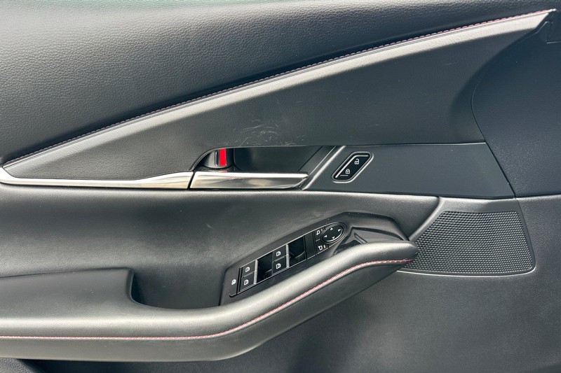 Mazda CX-30 Vehicle Full-screen Gallery Image 11