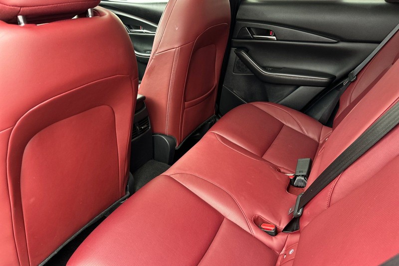 Mazda CX-30 Vehicle Full-screen Gallery Image 12