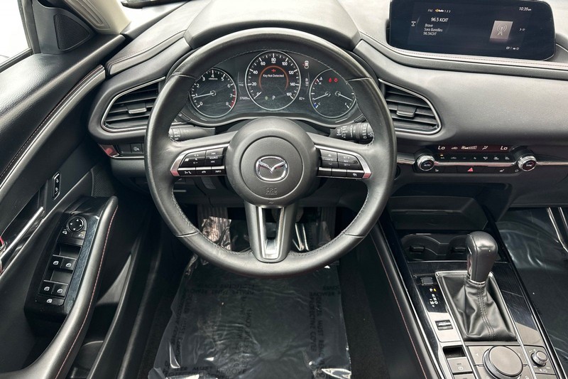 Mazda CX-30 Vehicle Full-screen Gallery Image 14