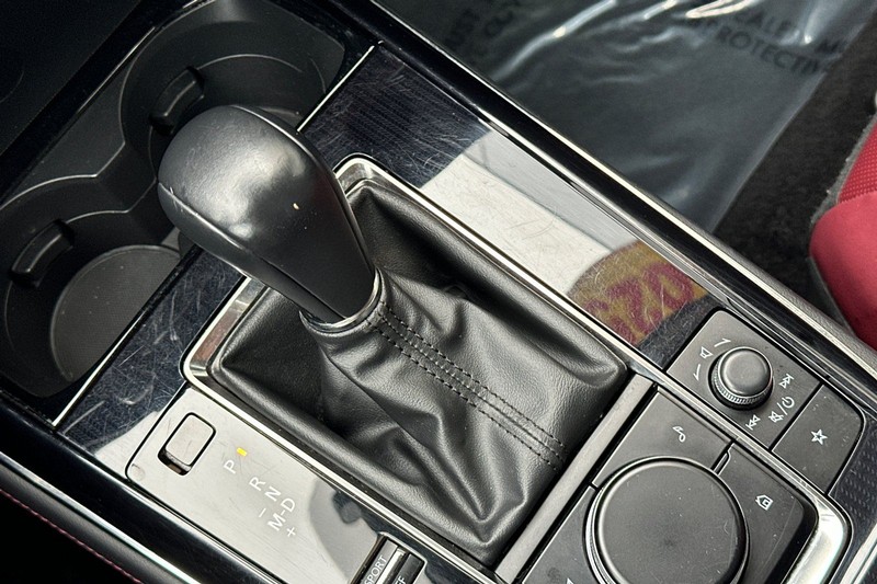 Mazda CX-30 Vehicle Full-screen Gallery Image 22