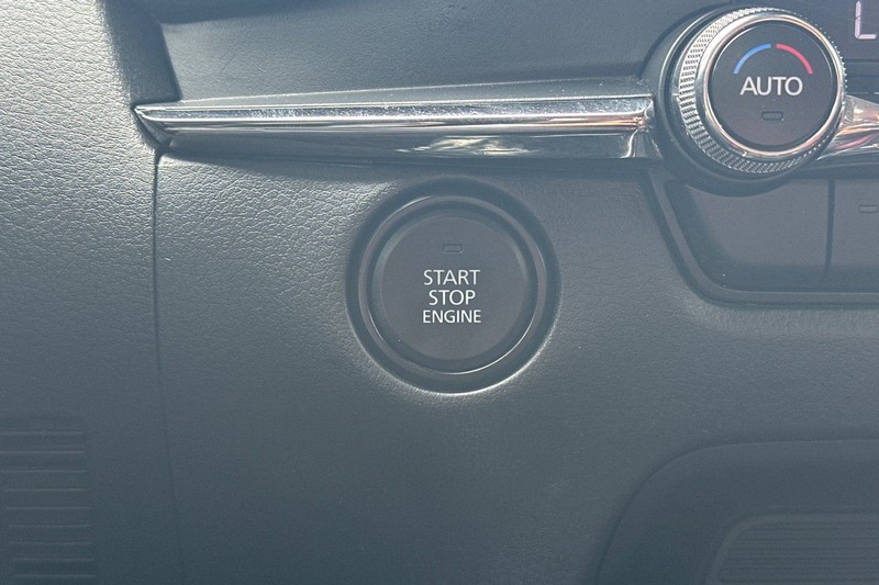 Mazda CX-30 Vehicle Full-screen Gallery Image 23