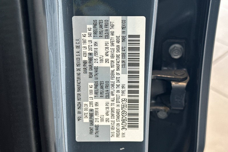 Mazda CX-30 Vehicle Full-screen Gallery Image 29