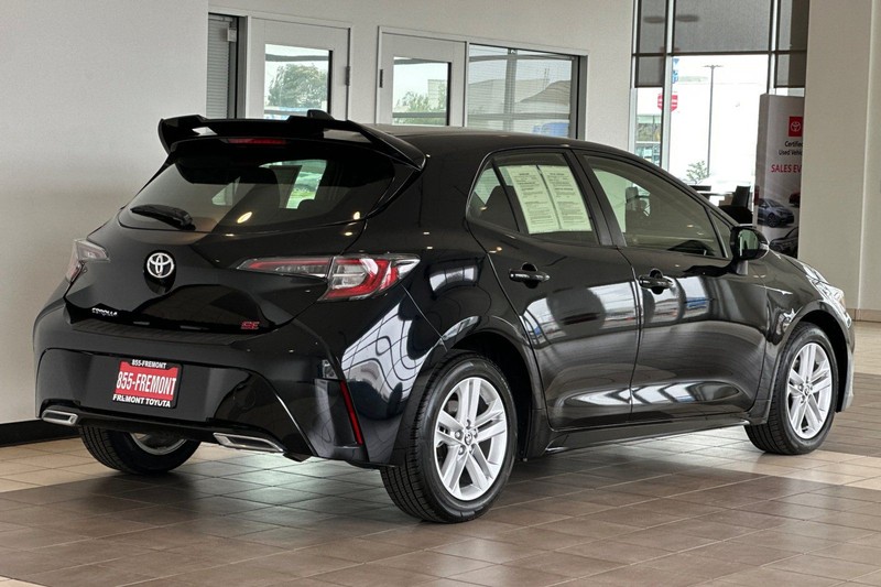 Toyota Corolla Hatchback Vehicle Full-screen Gallery Image 04