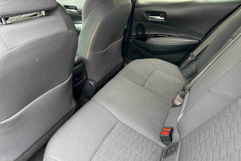 Toyota Corolla Hatchback Vehicle Full-screen Gallery Image 12