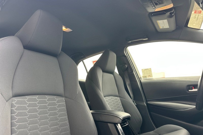 Toyota Corolla Hatchback Vehicle Full-screen Gallery Image 16