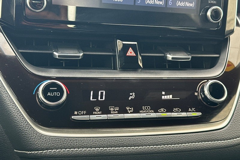 Toyota Corolla Hatchback Vehicle Full-screen Gallery Image 19