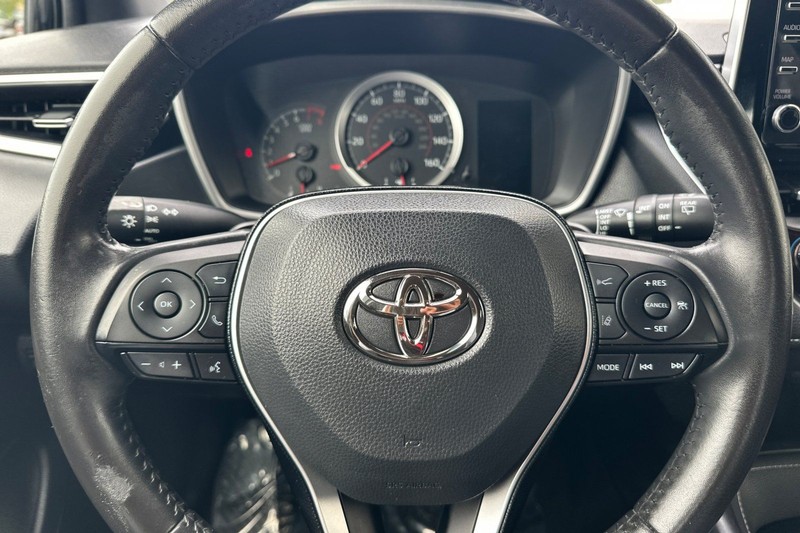 Toyota Corolla Hatchback Vehicle Full-screen Gallery Image 22