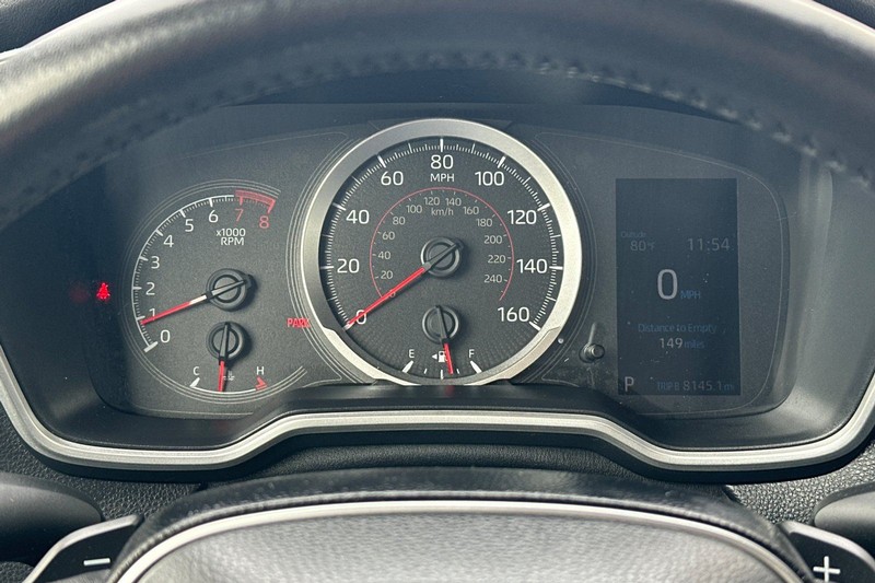 Toyota Corolla Hatchback Vehicle Full-screen Gallery Image 23