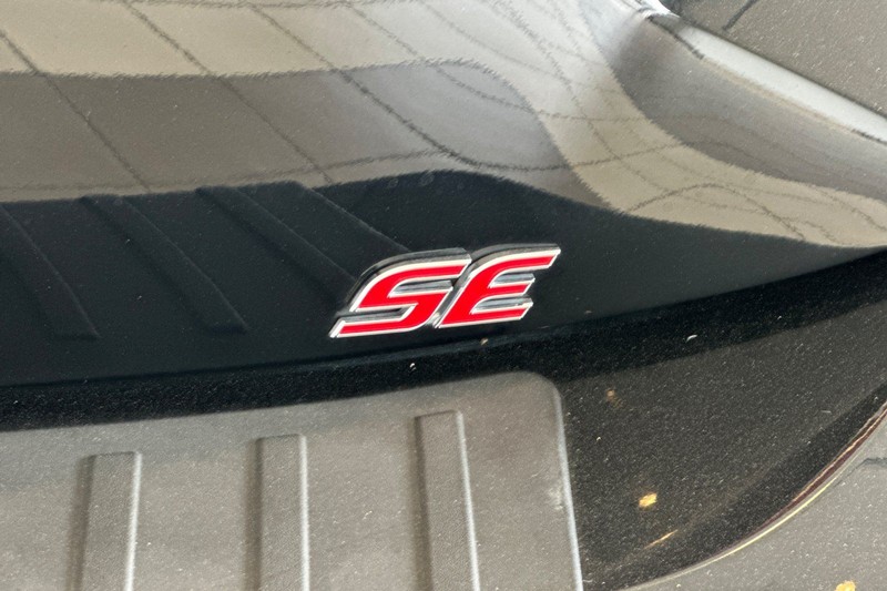 Toyota Corolla Hatchback Vehicle Full-screen Gallery Image 26