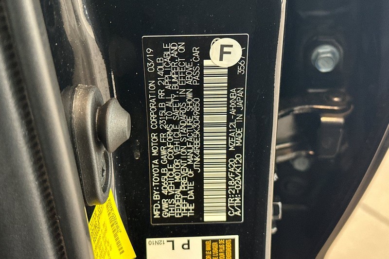 Toyota Corolla Hatchback Vehicle Full-screen Gallery Image 27