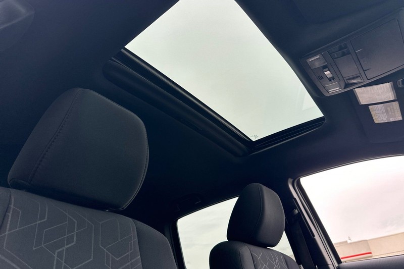 Toyota Tacoma Vehicle Full-screen Gallery Image 16