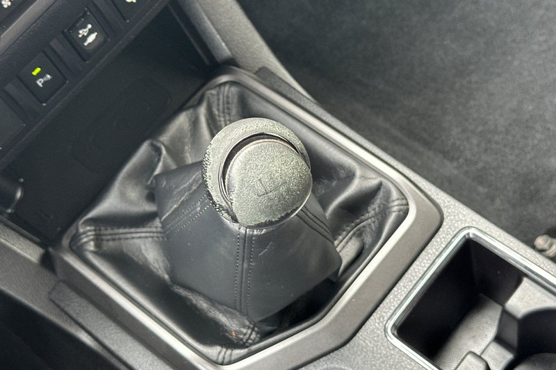 Toyota Tacoma Vehicle Full-screen Gallery Image 20