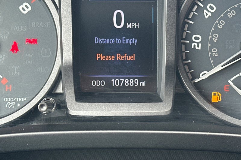 Toyota Tacoma Vehicle Full-screen Gallery Image 23