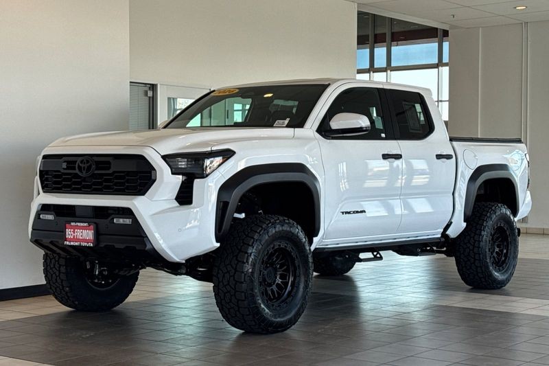 Toyota Tacoma 4WD Vehicle Full-screen Gallery Image 08