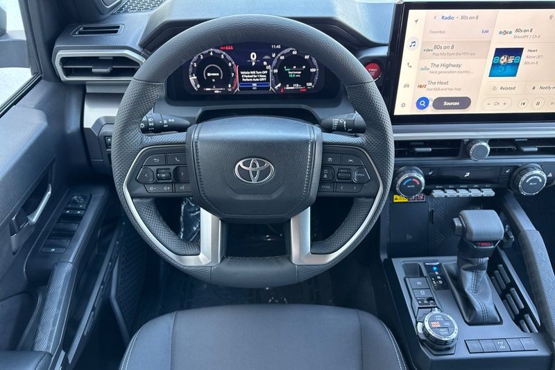 Toyota Tacoma 4WD Vehicle Full-screen Gallery Image 14