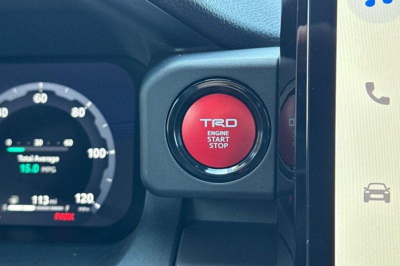 Toyota Tacoma 4WD Vehicle Full-screen Gallery Image 21