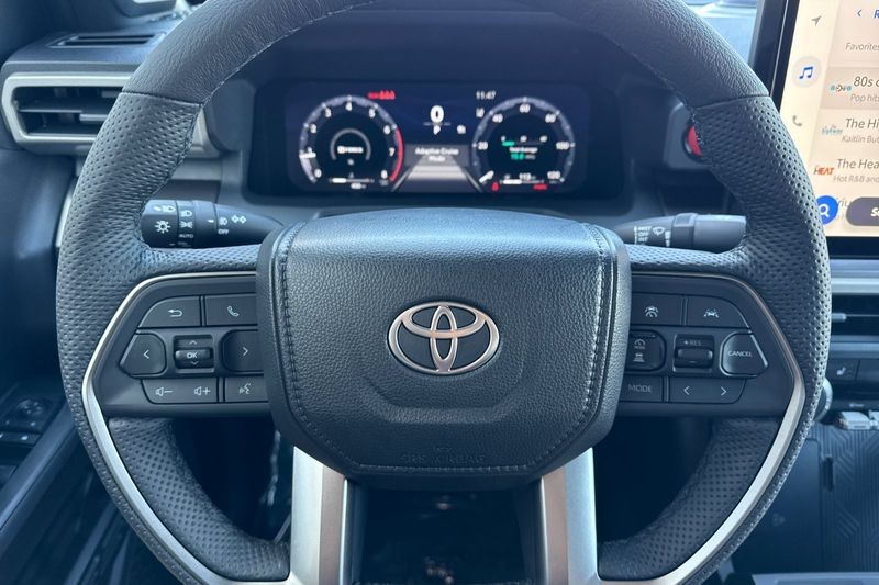 Toyota Tacoma 4WD Vehicle Full-screen Gallery Image 22