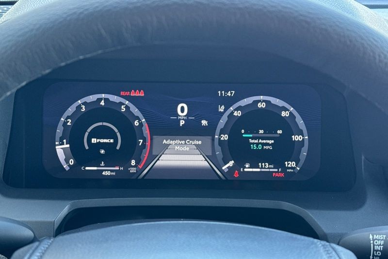 Toyota Tacoma 4WD Vehicle Full-screen Gallery Image 23