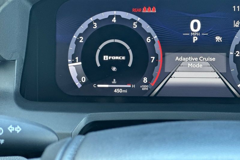 Toyota Tacoma 4WD Vehicle Full-screen Gallery Image 24