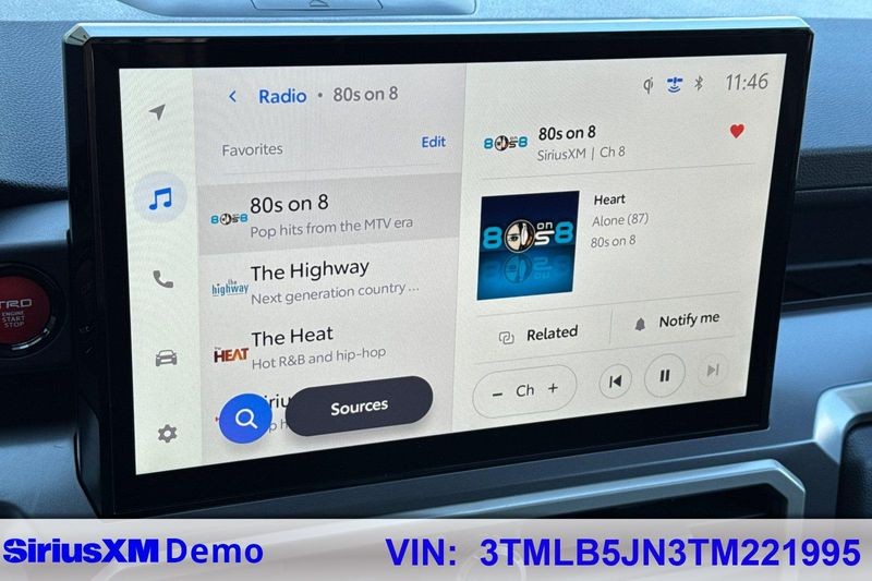 Toyota Tacoma 4WD Vehicle Full-screen Gallery Image 27