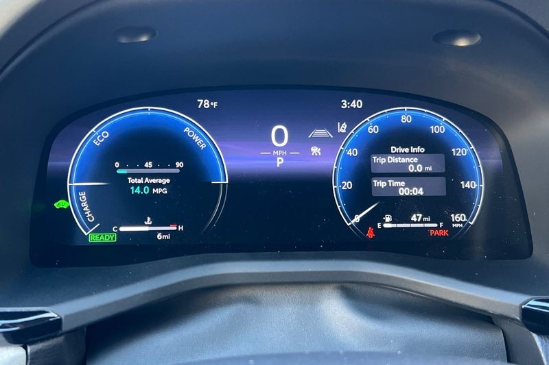 Toyota Camry Vehicle Full-screen Gallery Image 21