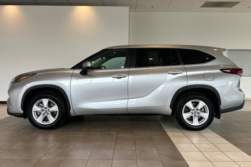 Toyota Highlander Vehicle Full-screen Gallery Image 07