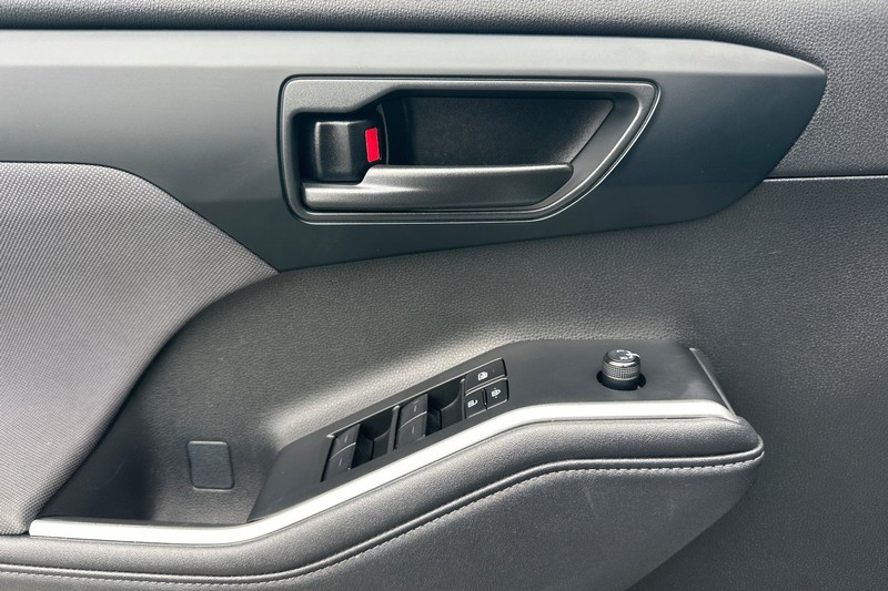 Toyota Highlander Vehicle Full-screen Gallery Image 11