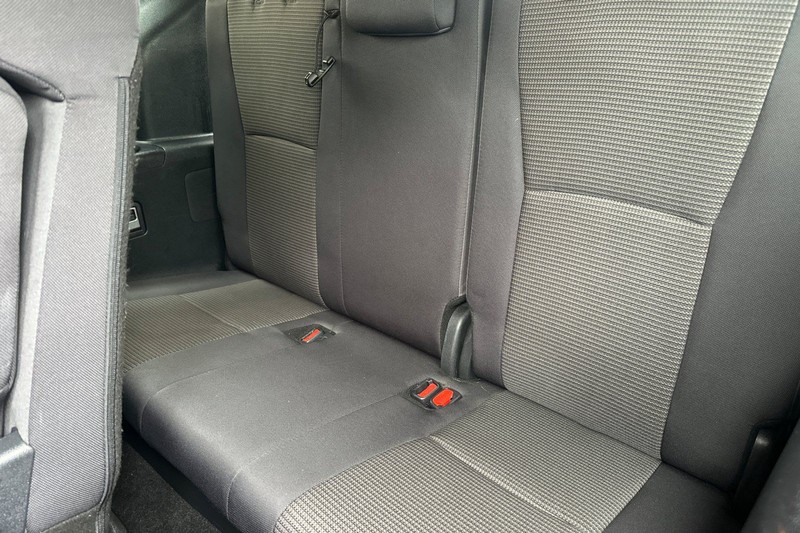 Toyota Highlander Vehicle Full-screen Gallery Image 15